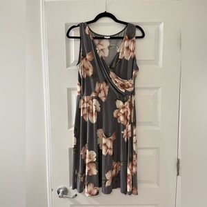 Kaileigh dress, mid length, floral print in size Large